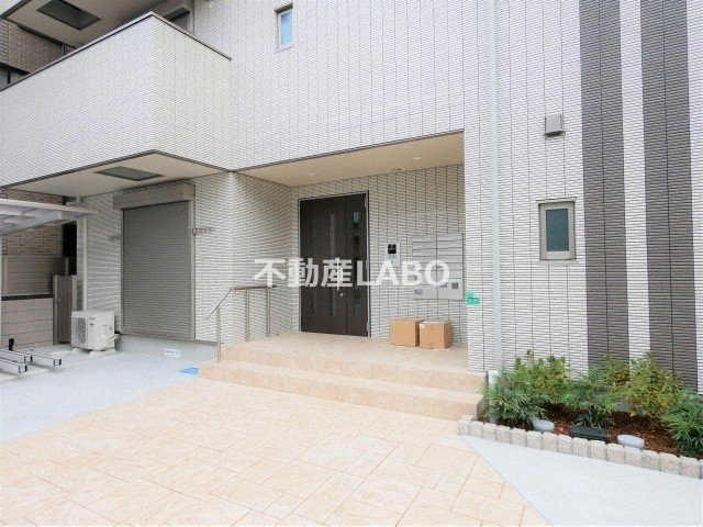 メゾンセドーレⅢのエントランス