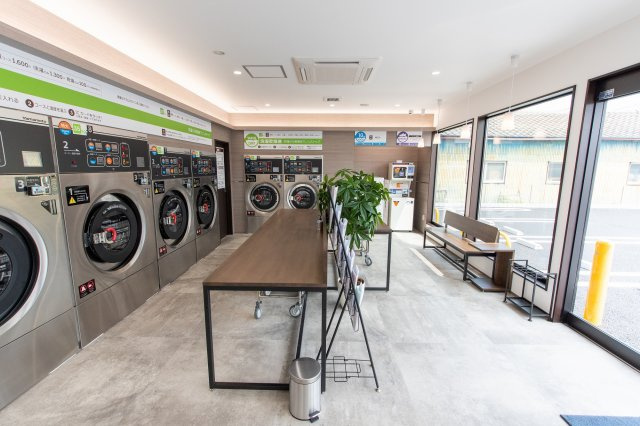 あるゾウランドリー古戸町店の内装