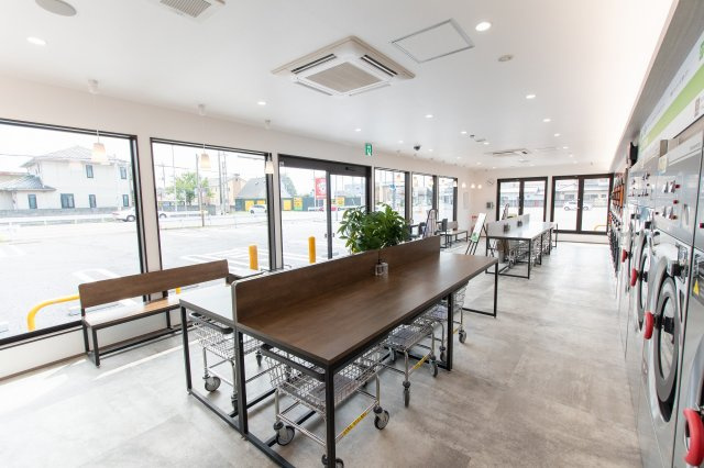 あるゾウランドリー古戸町店の内装