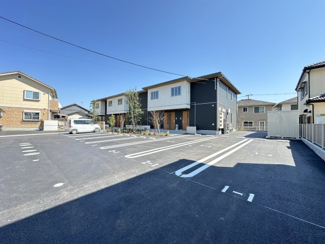 シャーメゾン ロゼオの駐車場