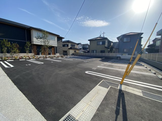 シャーメゾン ロゼオの駐車場