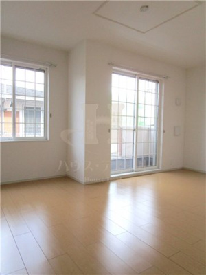 【居間・リビング】 | スカイビュー・テラスA | ゆったりとしたリビングです