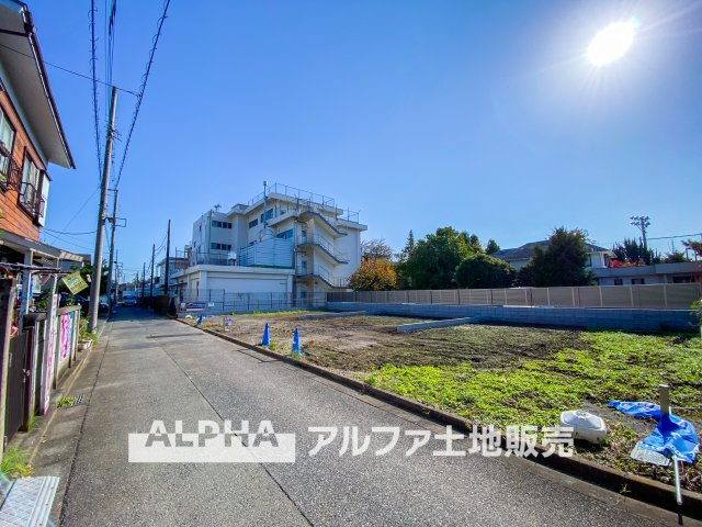 ~福生熊川　3区画~Newly built houseの外観|【Light shower】
◆太陽の光◆を沢山感じながら明るく豊かな暮らしを約束する住まい。家族と語らい、緑に見守られてた空間。四季の移ろいを感じ、我が子の成長を見守る。そんな家がここにあります。