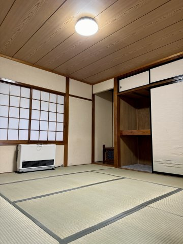 草津町　中古物件【オーナーチェンジ 11.23%】の和室|畳の上でゆっくりとくつろげる和室です