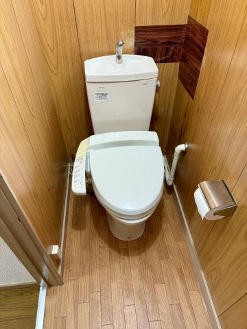 草津町　中古物件【オーナーチェンジ 11.23%】のトイレ|コンパクトで使いやすいトイレです