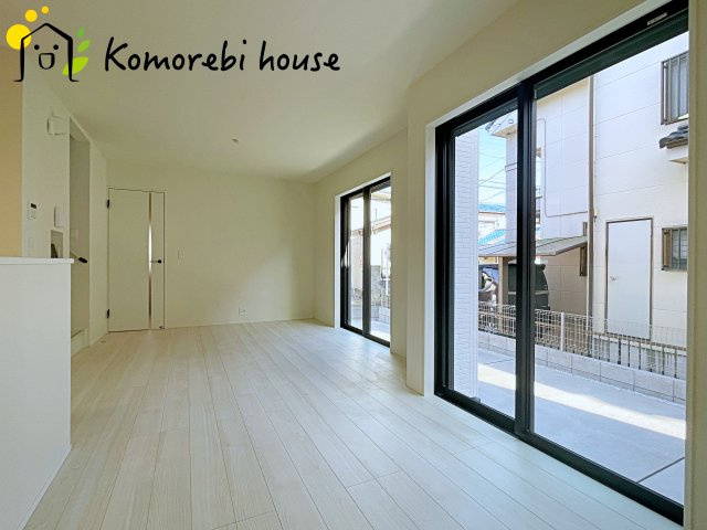 北本市本宿７丁目　新築一戸建て　リナージュ　01の居間・リビング|ゆったり過ごせるリビングです