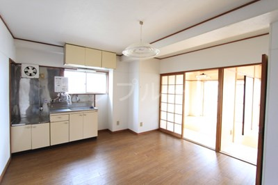 コーポ鈴木の居間・リビング