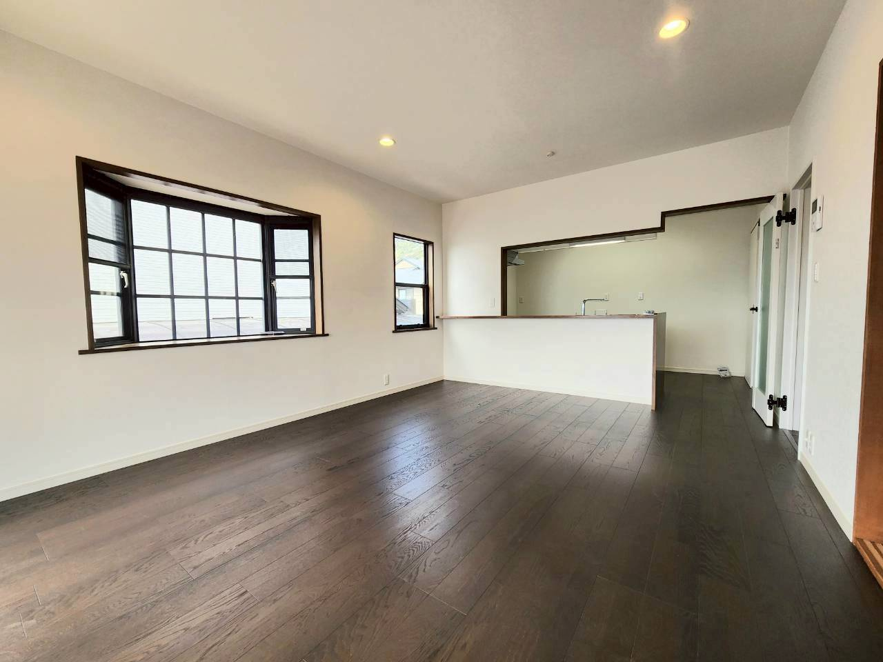 【前面道路含む現地写真】の画像