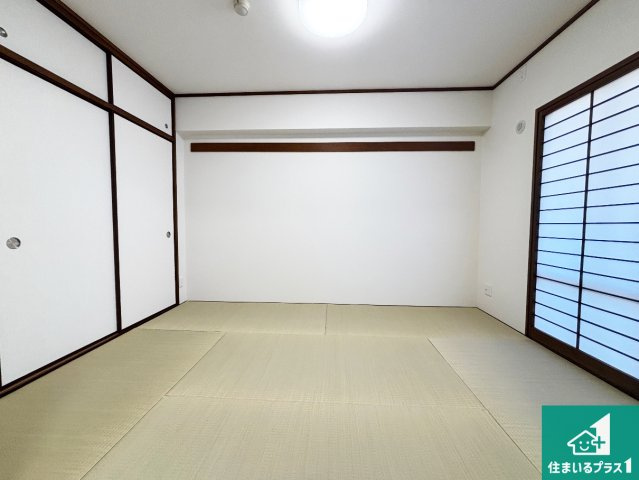 ライオンズマンション富雄D棟の和室|一室あると便利な和室は客間としてだけでなく、小さなお子様のプレイルームや食後のくつろぎスペースとしてもご利用いただけます。