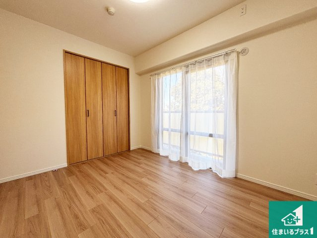 ライオンズマンション富雄D棟の洋室|シンプルな洋室は、自分好みのインテリアが楽しめます♪