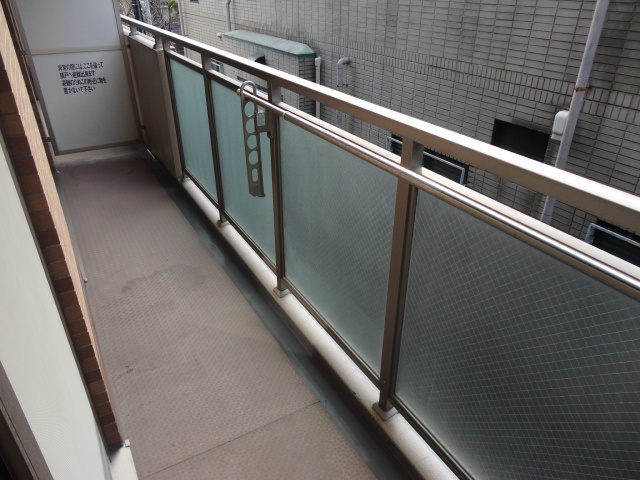 ロイヤルヒルズ中浦和のバルコニー|別号室の参考写真です。