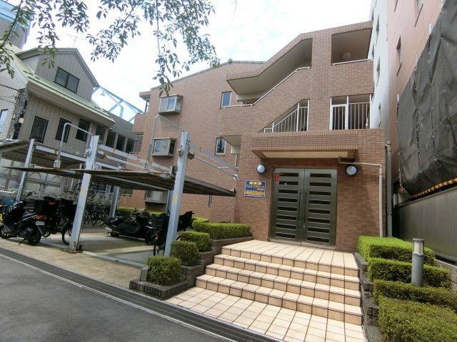 ロイヤルヒルズ中浦和のエントランス