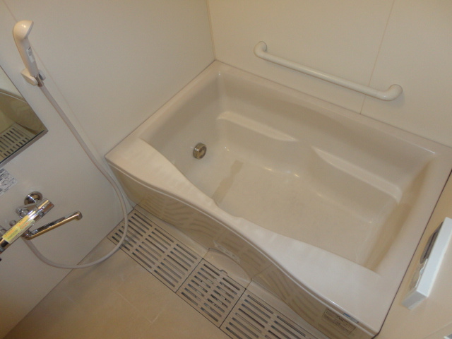 ロイヤルヒルズ中浦和の浴室|別号室の参考写真です。