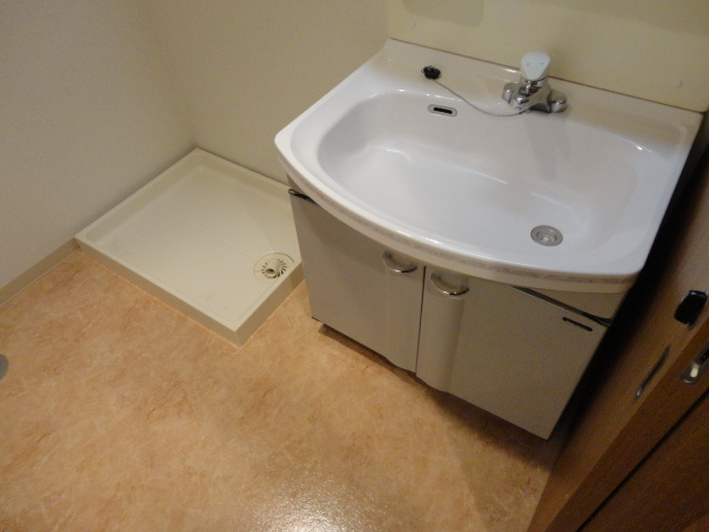 ロイヤルヒルズ中浦和の洗面所|別号室の参考写真です。