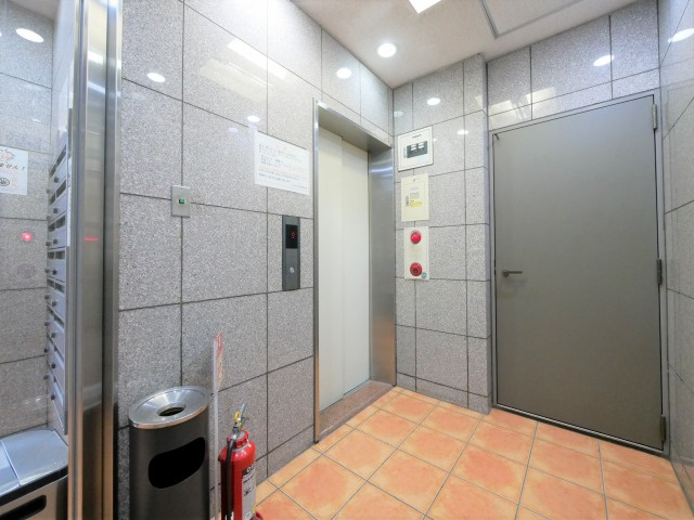 ドムール九条のロビー