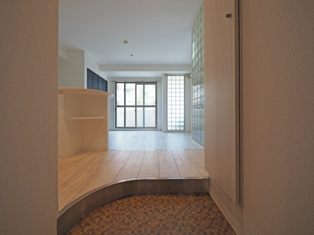 ドムール九条の玄関