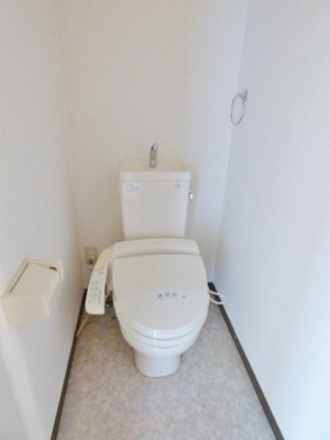 【トイレ】 | Ｙ・Ｉ壱番館 | 温水洗浄便座付のトイレ。　※掲載画像は同タイプの別室内画像のためイメージとしてご参照ください。
