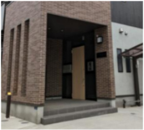 川崎市多摩区布田のアパートのエントランス