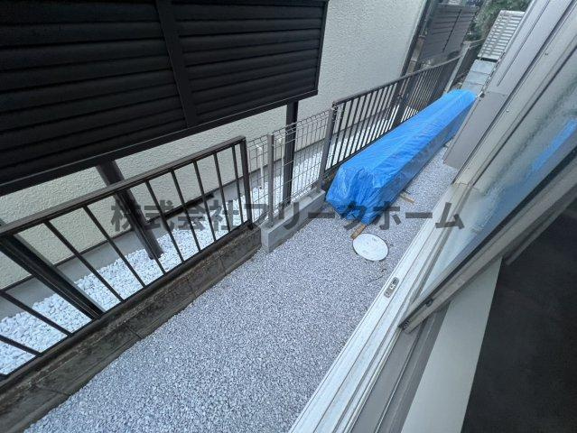 三鷹市上連雀３丁目のアパートのバルコニー