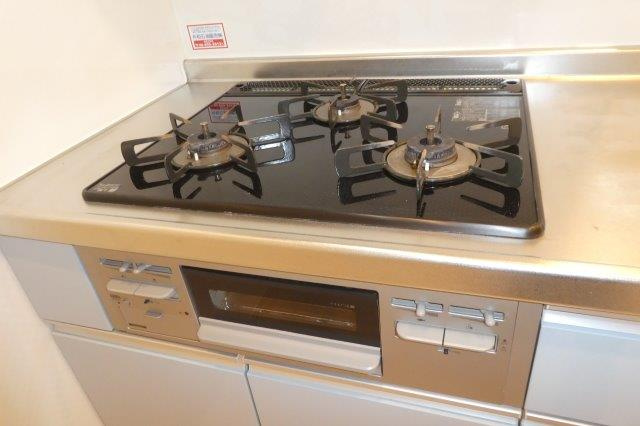 グランチェスタ白楽のキッチン|３口ガスコンロ