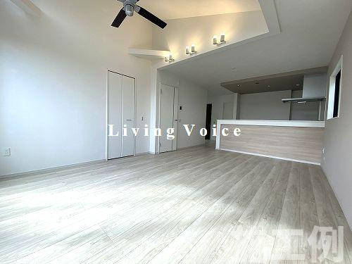 【居間・リビング】 | 【仲介手数料０円】藤沢市片瀬8期　新築一戸建て | 藤沢市片瀬8期　新築一戸建て