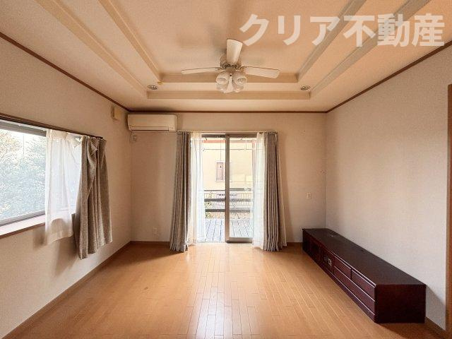 【居間・リビング】 | 伊勢崎市茂呂南町　中古戸建