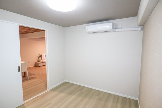 【洋室】 | ＧＳハイム船場 | 洋室　約５．０帖にはエアコンが付いています♪