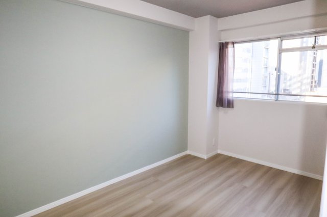 【洋室】 | ＧＳハイム船場 | 洋室　約５．７帖にもクローゼットが有ります♪