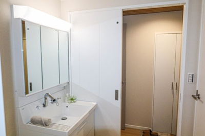 【洗面所】 | ＧＳハイム船場 | 三面鏡付洗面化粧台新調いたしました♪