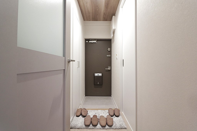 【玄関】 | ＧＳハイム船場 | 玄関には便利な可動式棚が有、スッキリ♪