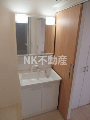 【洗面所】 | メゾンひかり（枚岡賃貸） | コンパクトで使いやすい洗面所