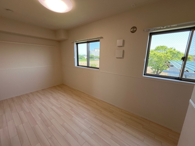 レサンス八街の洋室