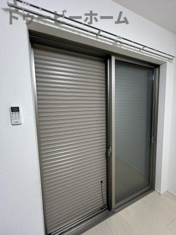 グリーン・ジュピターのその他|シャッター