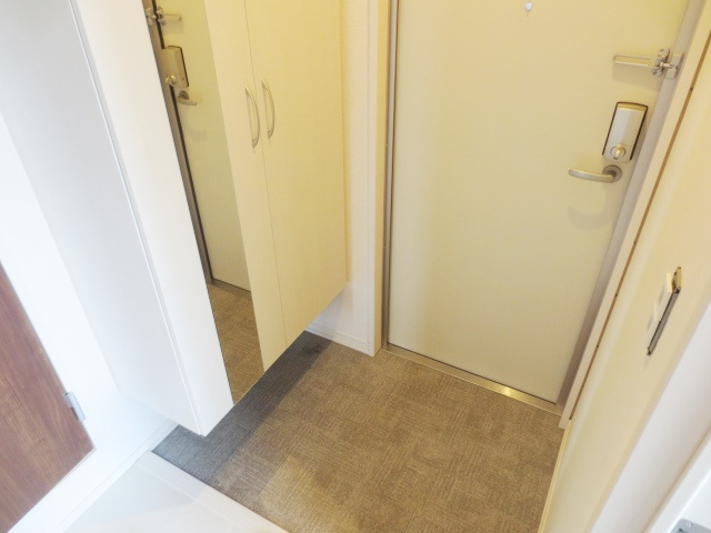 アイリス錦町の玄関