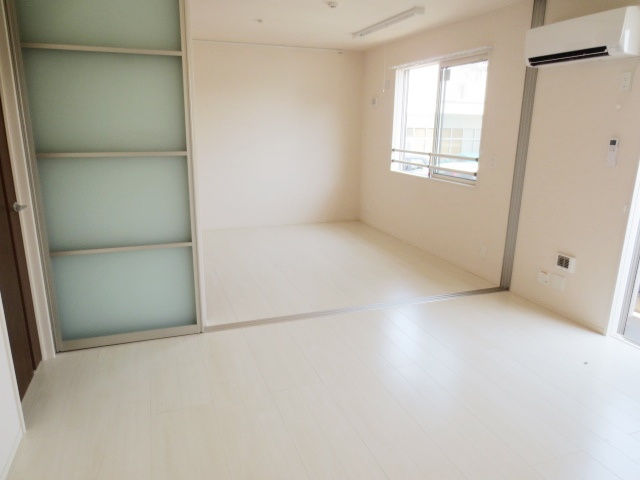 アイリス錦町の洋室