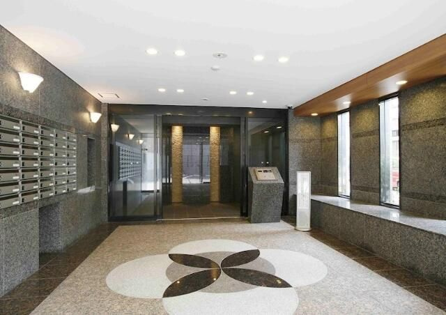 ルーブル南池袋のエントランス