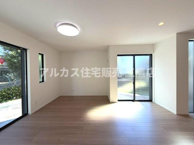 調布市深大寺南町５丁目 京王線 つつじヶ丘駅 新築戸建の居間・リビング