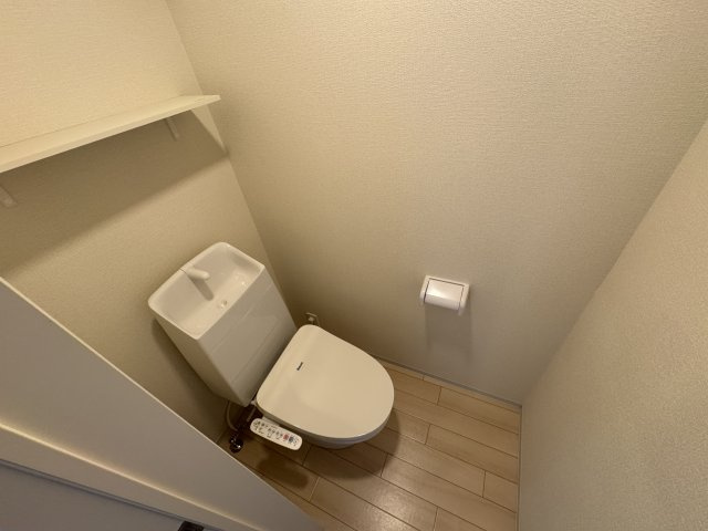 ソレイユ メイのトイレ|シャワー付き暖房便座