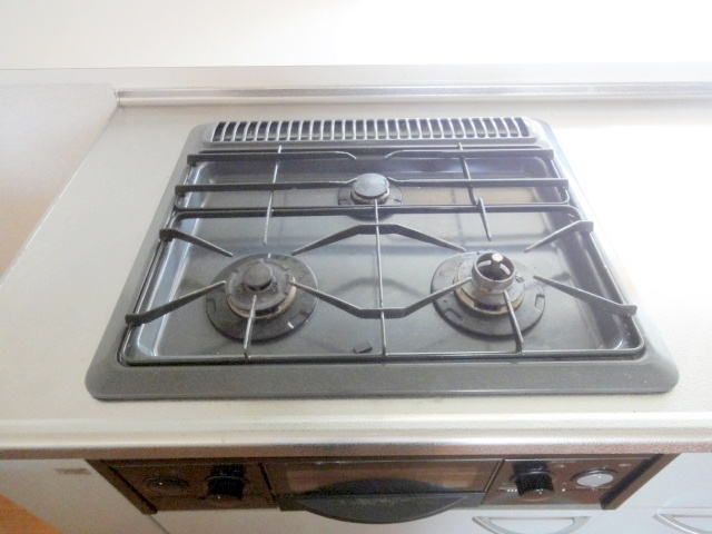 ViewTerrace売布Ⅰのキッチン|３口ガスコンロです