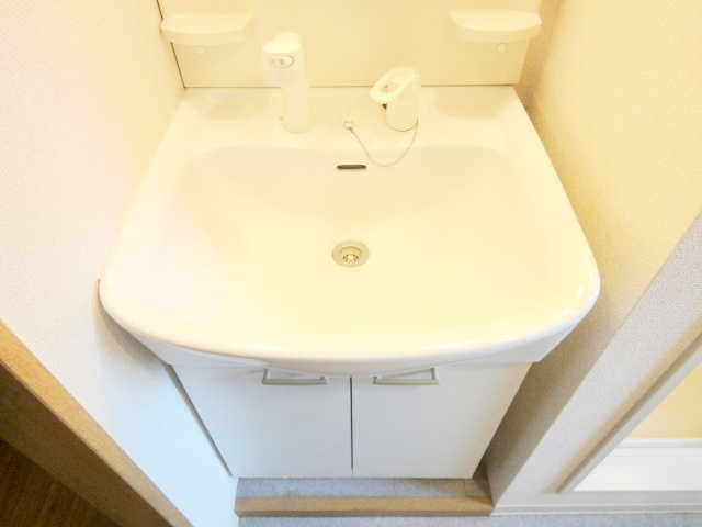 ViewTerrace売布Ⅰの洗面所|シャワー付き洗面台です