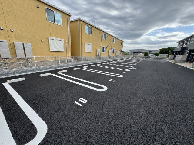 ソレイユ メイの駐車場