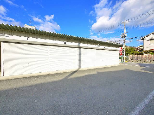 今西ガレージの外観|外観は落ち着いています