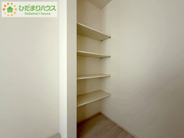 ブルーミングガーデン郡山市静西一丁目　新築戸建　3号棟の収納|パントリー完備で散らかりがちなキッチン回りもラクラクお片付けできちゃいます！(*^-^*)