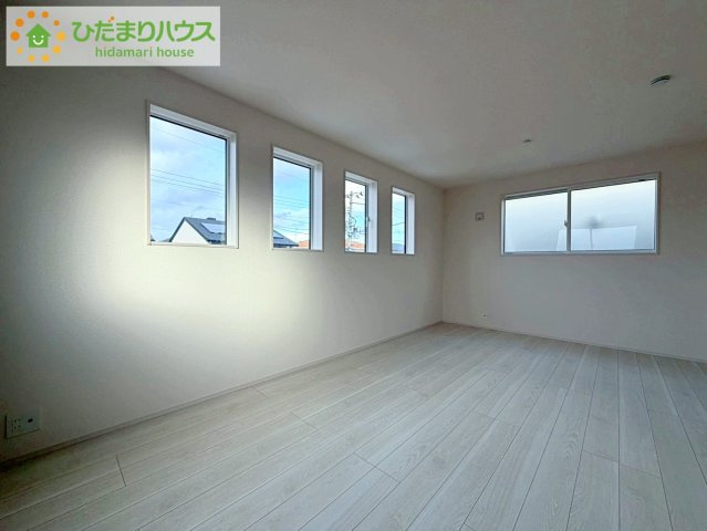 ブルーミングガーデン郡山市静西一丁目　新築戸建　3号棟の寝室|ベッドを置いても余裕の広さがあります。パソコンや趣味のスペースなどインテリアを考えるのも楽しみですね！