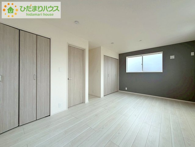ブルーミングガーデン郡山市静西一丁目　新築戸建　3号棟の寝室|ゆとりのある主寝室！ご家族全員で寝れちゃいます(^^♪