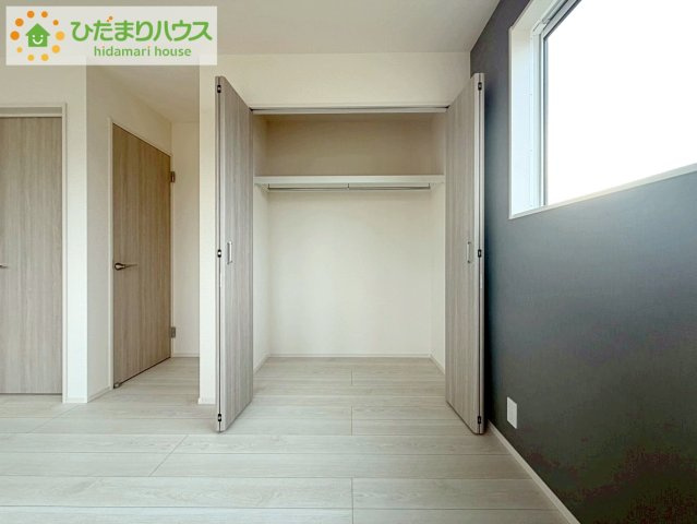 ブルーミングガーデン郡山市静西一丁目　新築戸建　3号棟の収納|"大容量のクローゼット！ハンガーパイプ付き。
洋服をかけて収納すれば、「何を持っているか」忘れることもありません！"