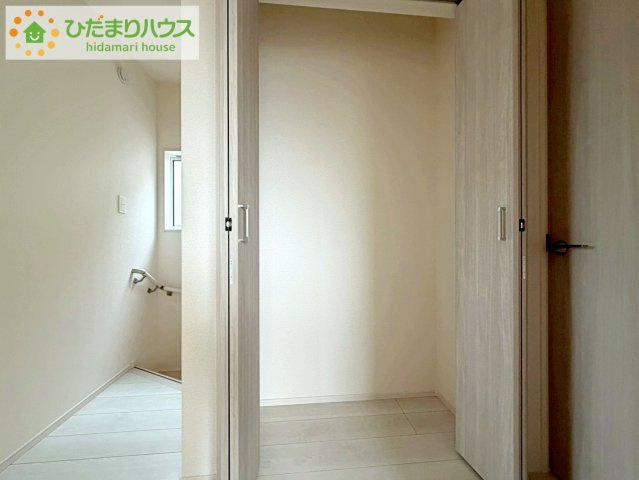 ブルーミングガーデン郡山市静西一丁目　新築戸建　3号棟の収納|便利な廊下収納があるので掃除機や買いだめする洗面所用品はもちろん、箱買いしたペットボトルまでしまえます(^^)