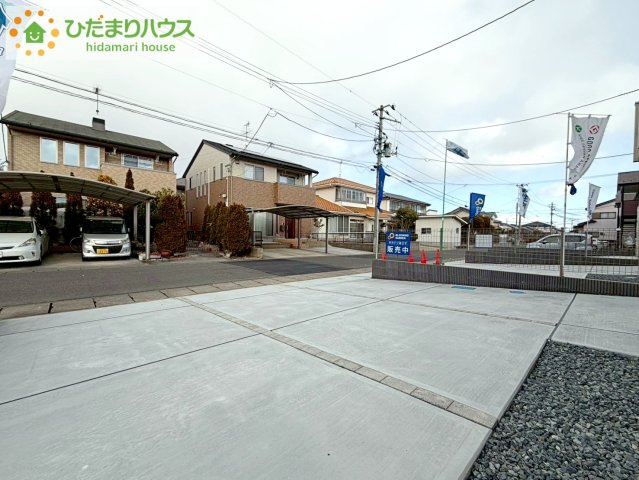 ブルーミングガーデン郡山市静西一丁目　新築戸建　3号棟の駐車場|時間がない時もらくらくと車の出し入れができる並列駐車場を完備！！