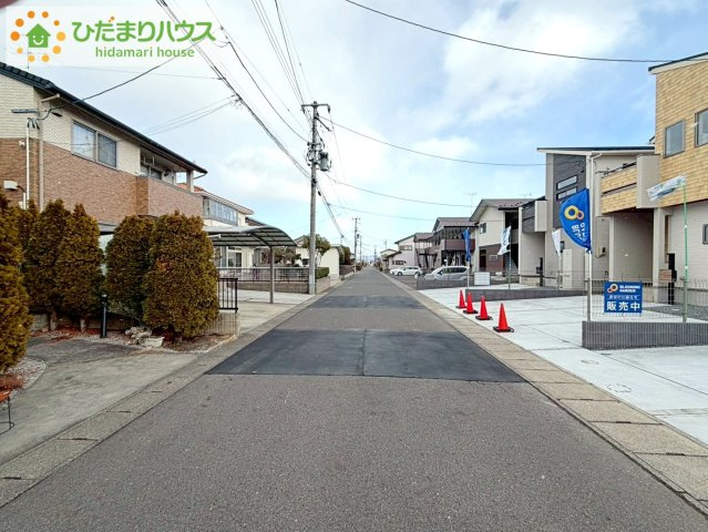 ブルーミングガーデン郡山市静西一丁目　新築戸建　3号棟の前面道路含む現地写真|前面道路幅6ｍ☆車の出入りもラクラクできちゃいます(^^♪