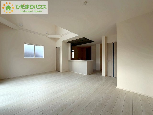 ブルーミングガーデン郡山市静西一丁目　新築戸建　3号棟の居間・リビング|お子様が元気に遊べる広々としたリビングです。